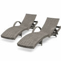 2er Set Sonnenliegen mit Armlehnen und verstellbarer Rückenlehne pulverbeschichteter Aluminiumrahmen PE-Rattan geschwungen Grau Beige je 195 x 65 x 88 cm